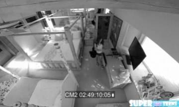 بنات نيام دخل رجل لحس كسه