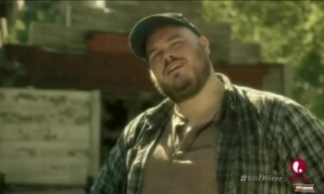 ولد. يغتصب امه.غصب