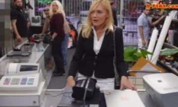 بنات تنزل لبن كسها