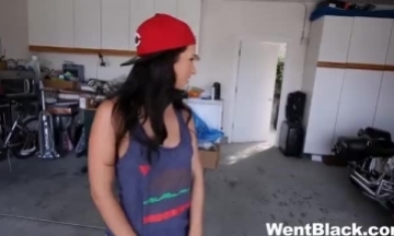 سكس اخ يفتح اخته ينزل دم