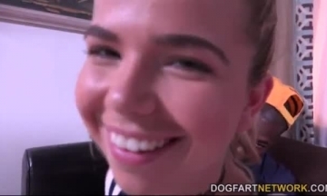 اباحي استراليا وهي نايمه