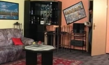 اك تلحس رجل ابنها