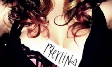 ولد ينيك امه واختة