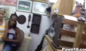 سكسي عذراء يخرج غشاء