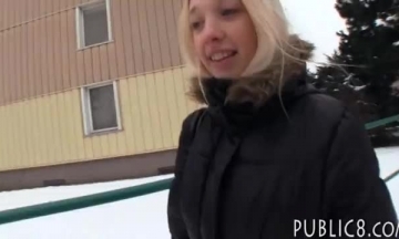 يضع لها المخدر وينكها