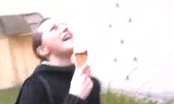 بنات بينتاكو مع حيوانات